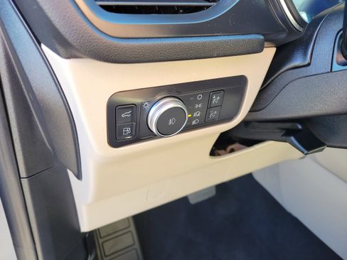 Certified 2022 Ford Escape Titanium image 21