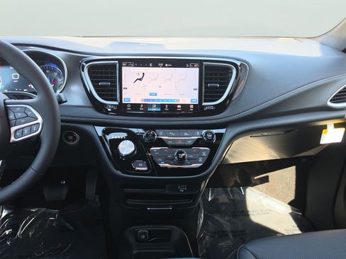 New 2027 Chrysler Pacifica Select FWD image 12