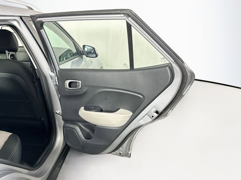 Used 2025 Hyundai Venue SEL FWD image 30