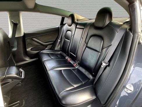 Used 2022 Tesla Model 3 Standard Range RWD image 18