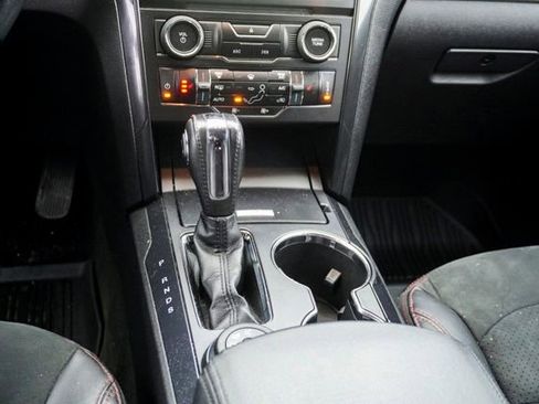 Used 2018 Ford Explorer XLT w/ XLT Appearance Package image 15