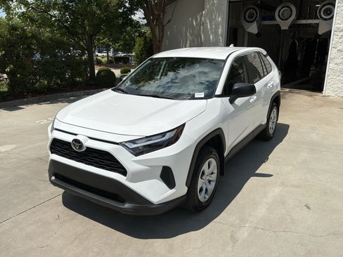 Used 2025 Toyota RAV4 LE AWD/4WD image 5