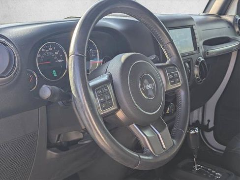 Used 2018 Jeep Wrangler Unlimited Sahara AWD/4WD image 8