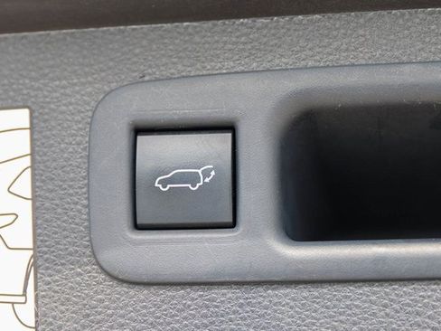 Used 2021 Toyota Highlander Limited image 10