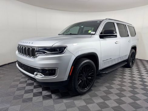 Used 2024 Jeep Wagoneer 2WD image 3