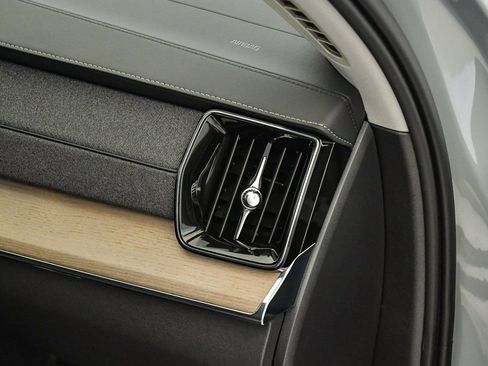 Certified 2025 Volvo XC90 B6 Core w/ Protection Package Premier image 16