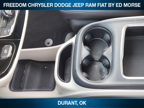 Used 2024 Chrysler Pacifica Touring-L image 16