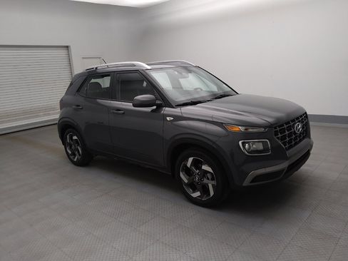 Used 2025 Hyundai Venue SEL image 11