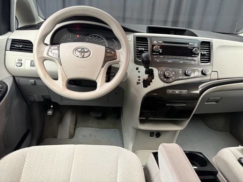 Used 2011 Toyota Sienna LE image 14