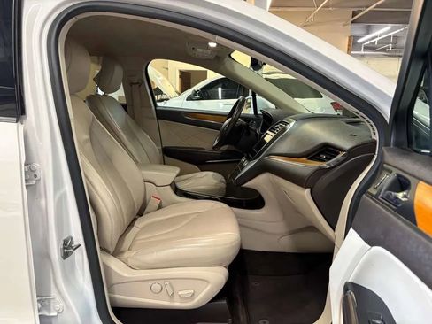 Used 2017 Lincoln MKC Select w/ Select Plus Package AWD/4WD image 18