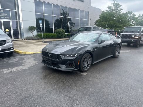 Used 2025 Ford Mustang GT w/ GT Performance Package RWD image 7