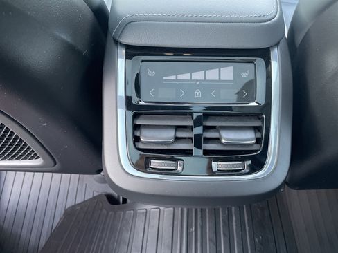 Used 2022 Volvo XC60 B5 R-Design image 34