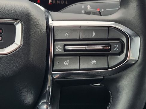 Used 2025 GMC Acadia Elevation image 28