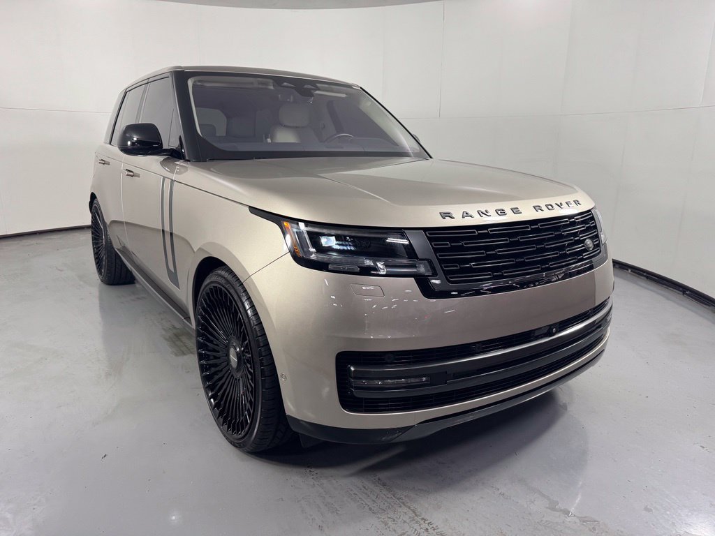 Used 2023 Land Rover Range Rover SE AWD/4WD image 3