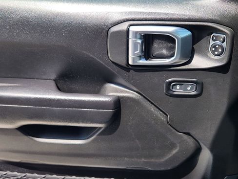 Used 2023 Jeep Wrangler Unlimited w/ Cold Weather Group AWD/4WD image 24