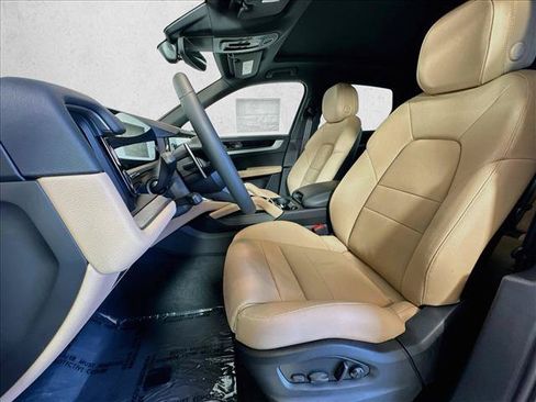 Used 2026 Porsche Cayenne AWD/4WD image 5