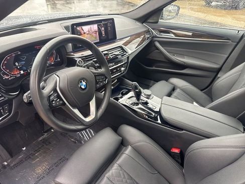 Used 2023 BMW 540i w/ Premium Package image 15