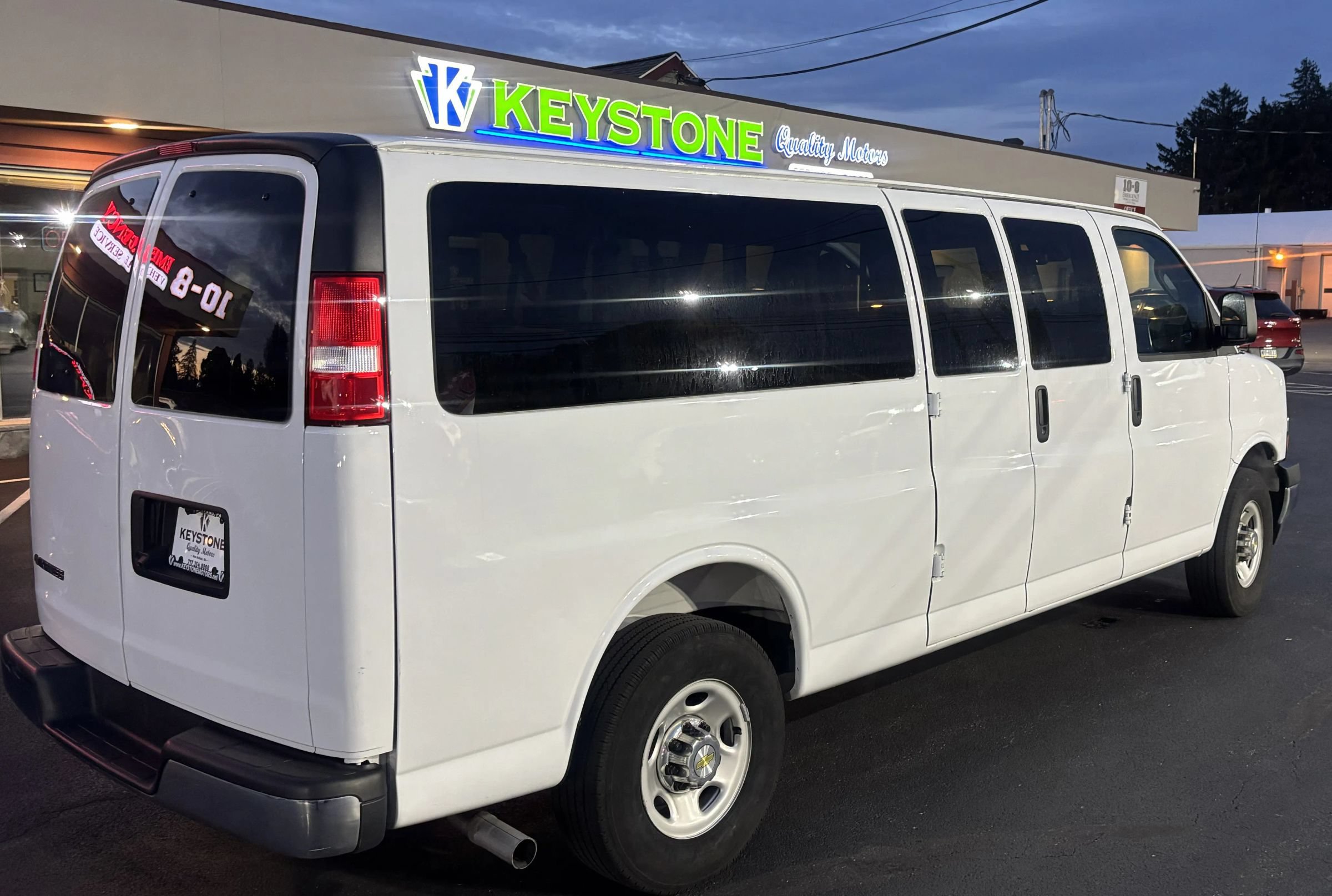 Used 2025 Chevrolet Express 3500 LT RWD image 6