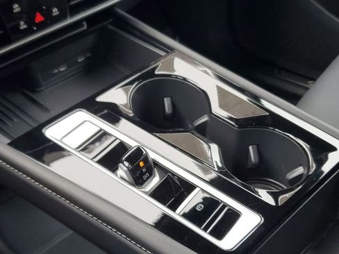 Used 2025 Volkswagen Atlas Cross Sport SE image 20