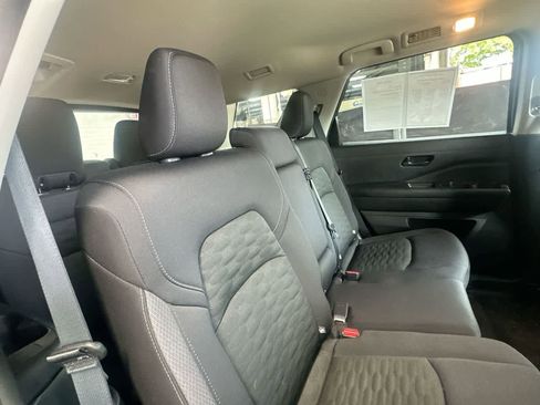 Used 2025 Nissan Pathfinder SV AWD/4WD image 26