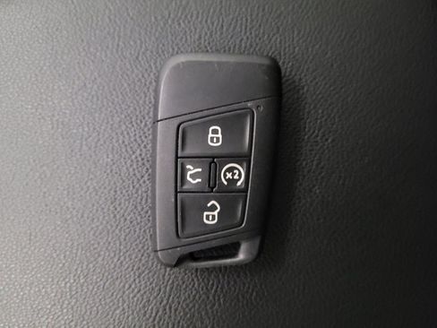 Used 2023 Volkswagen Taos SE w/ Black Wheel Package FWD image 32