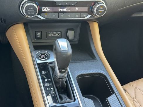 Used 2025 Nissan Sentra SV w/ SV Premium Package FWD image 19