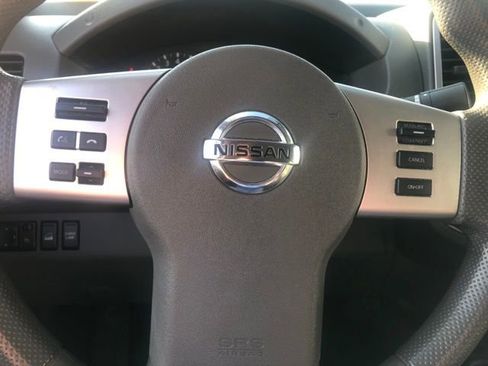 Used 2021 Nissan Frontier SV w/ SV Utility Package image 13