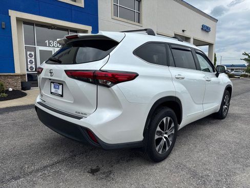 Used 2023 Toyota Highlander XLE AWD/4WD image 18