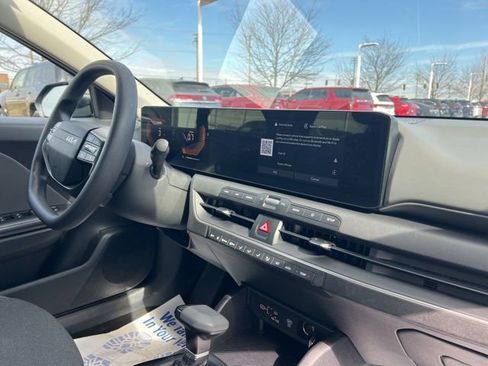 Certified 2025 Kia K4 LXS image 31