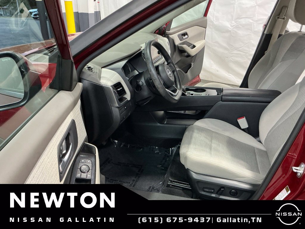 Used 2023 Nissan Rogue SV FWD image 6