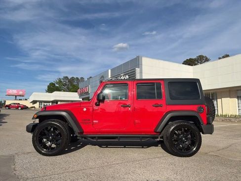 Used 2017 Jeep Wrangler Unlimited Sport image 1