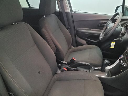 Used 2020 Chevrolet Trax LS w/ Tint and Cruise Package AWD/4WD image 21