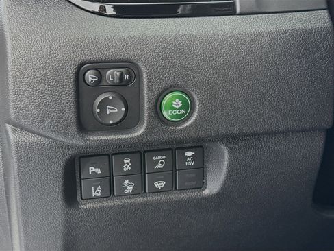 Certified 2025 Honda Ridgeline Black Edition image 10