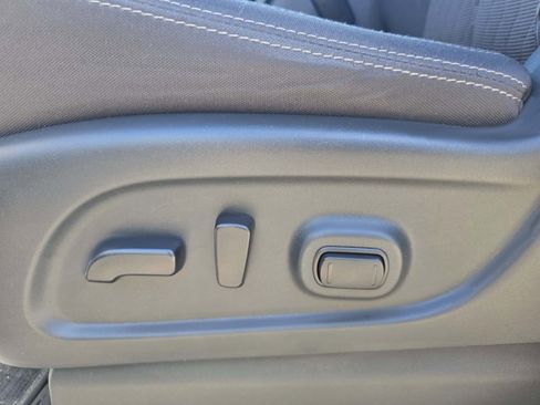 Used 2024 Nissan Titan SV w/ SV Convenience Package image 14