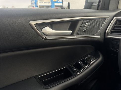 Used 2020 Ford Edge SEL w/ Convenience Package image 30