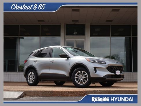 Used 2022 Ford Escape SE w/ Cold Weather Package AWD/4WD image 1