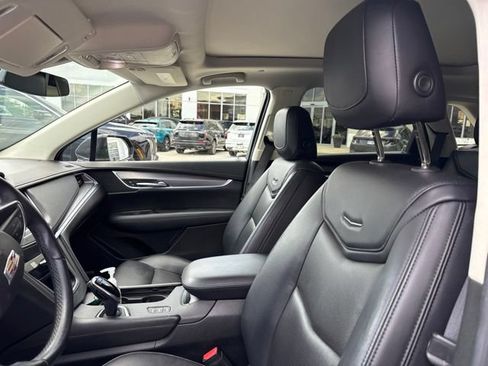 Used 2018 Cadillac XT5 Luxury w/ Driver Awareness Package AWD/4WD image 4