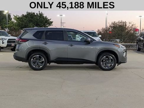 Used 2024 Nissan Rogue SV FWD image 4