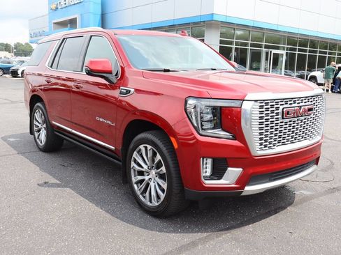 Used 2021 GMC Yukon Denali w/ Denali Premium Package AWD/4WD image 2