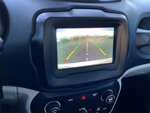 Used 2019 Jeep Renegade Latitude w/ Popular Equipment Group image 23