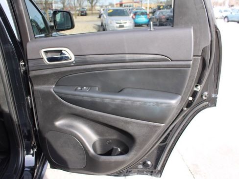 Used 2021 Jeep Grand Cherokee Laredo X image 25