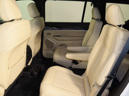 New 2025 Jeep Grand Cherokee L Limited image 17