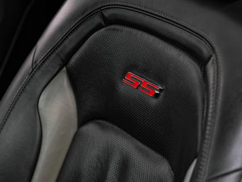 Used 2016 Chevrolet Camaro SS RWD image 40