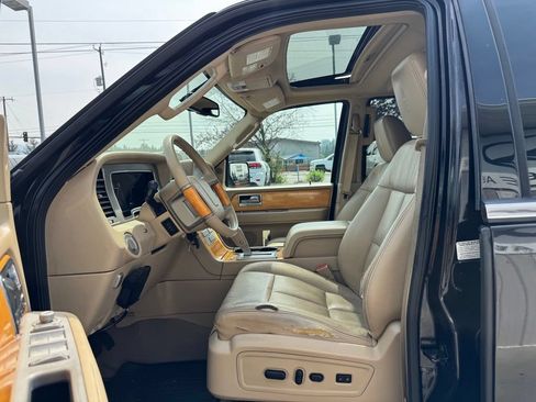 Used 2010 Lincoln Navigator 4WD image 10