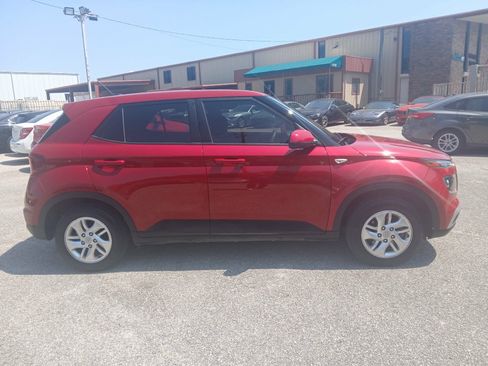 Used 2023 Hyundai Venue SE w/ Cargo Package FWD image 8