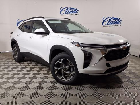 New 2026 Chevrolet Trax LT w/ Sunroof Package FWD image 1