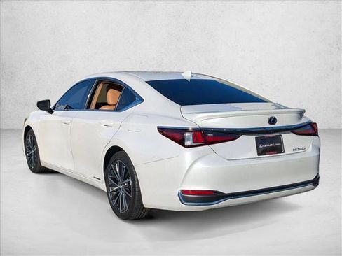 Used 2022 Lexus ES 300h w/ Premium Package image 9