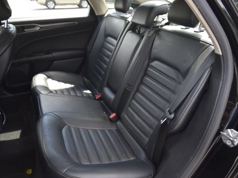 Used 2017 Ford Fusion SE w/ Fusion SE Technology Package AWD/4WD image 8