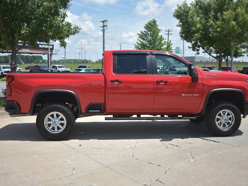Used 2025 Chevrolet Silverado 2500 ZR2 w/ Technology Package AWD/4WD image 4