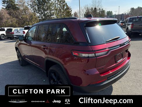 Used 2023 Jeep Grand Cherokee Altitude AWD/4WD image 6